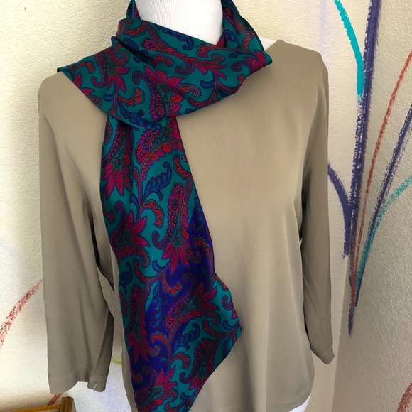 Liz Claiborne Accessories - LIZ CLAIBORNE 100% Silk Scarf